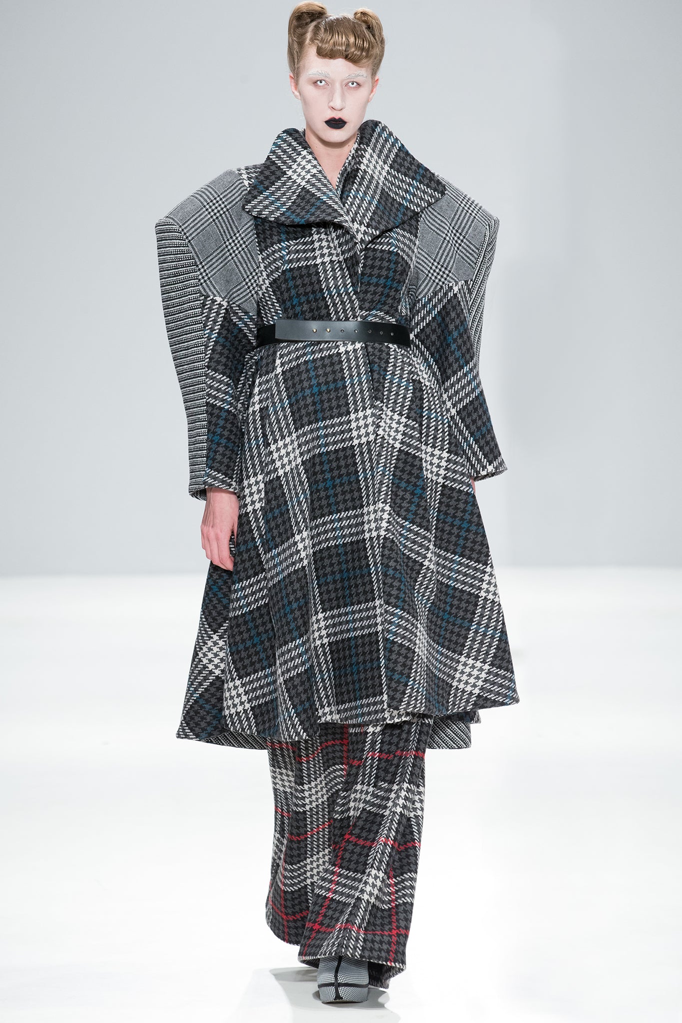 CIMONE's 'Extra' coat created in a mix of check wools. Beautiful belted or unbelted, with an elegant 'floating' collar design. A signature style for AW17-18, first shown on the fashion scout catwalk at London Fashion Week.  