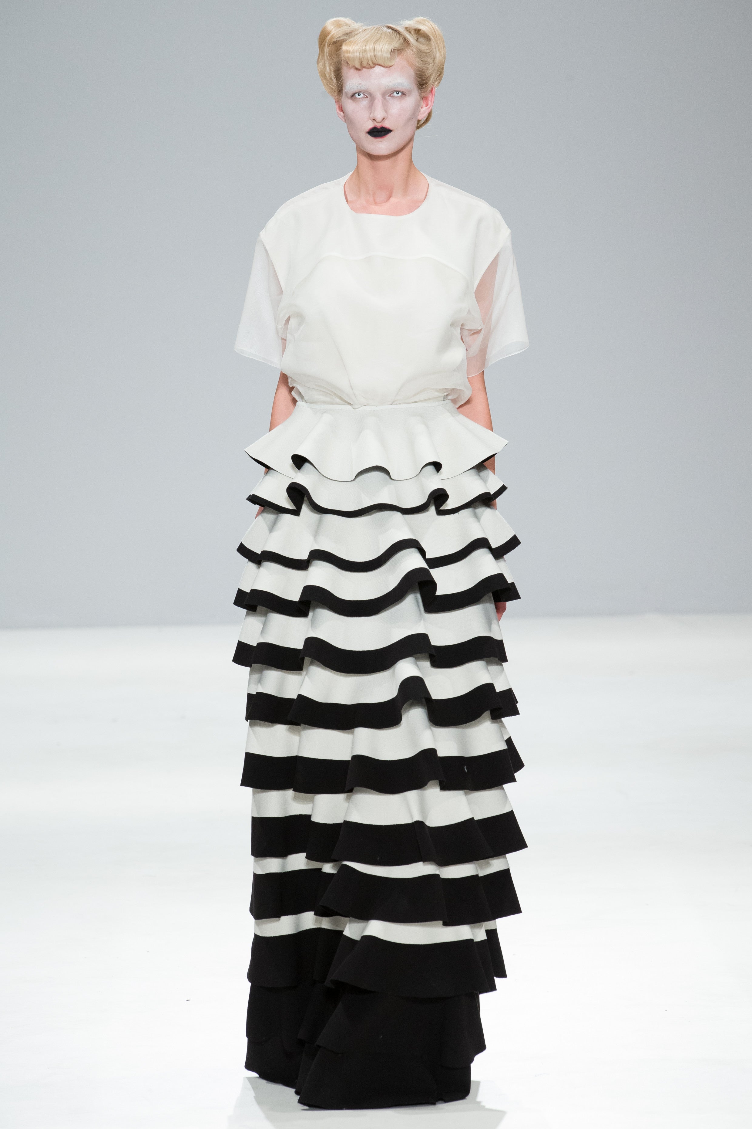 Cimone's AW18 modern 'op-art' style skirt is a sculptural take on the ruffle. The full length “Vex” skirt is created with fully bonded heavy wool and technical fabric to create a hard angular, graphic, shape; in contrast to the soft delicate, feminine silhouette that is often associated with a ruffle skirt.